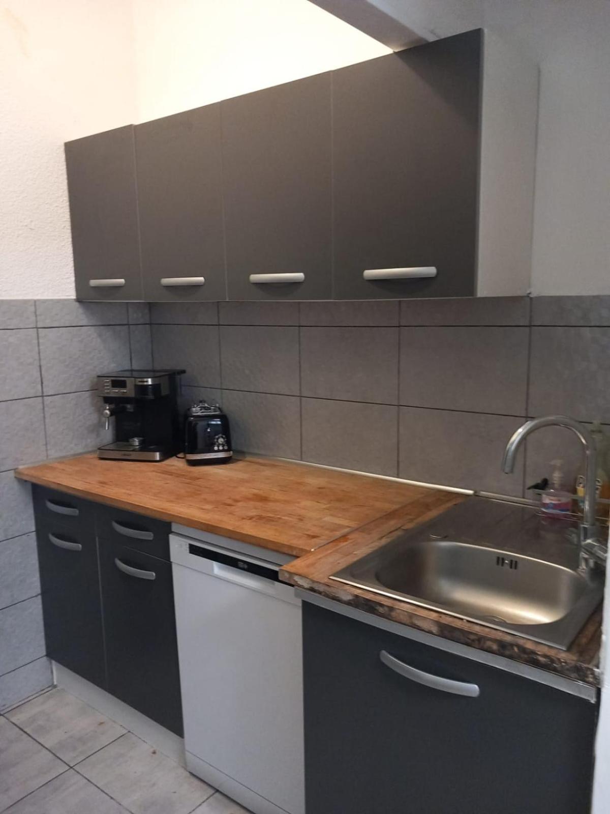 Apartamento 12 Mins Walk To Sanctuary *